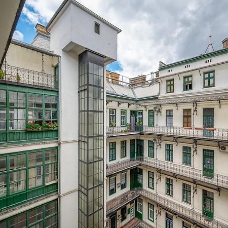 Design Apartment W Ac On Ring Road By Newave Apartments Budapest Exterior photo