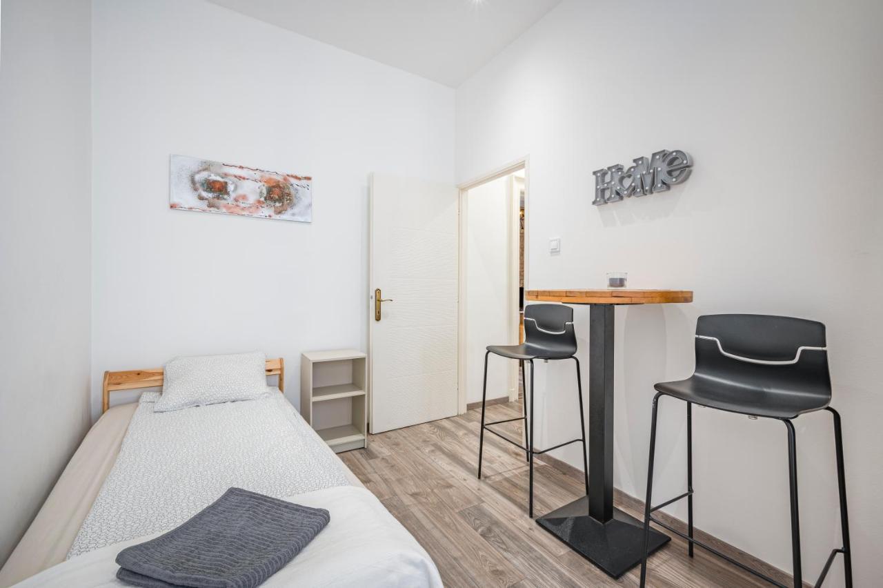 Design Apartment W Ac On Ring Road By Newave Apartments Budapest Exterior photo